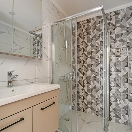 Sifir Muhtesem Havuzlu Aileye Oezel 1e1 Rezidans Apartmanhotel Alanya