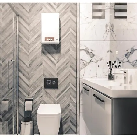 Sifir Muhtesem Havuzlu Aileye Oezel 1e1 Rezidans 3* Alanya