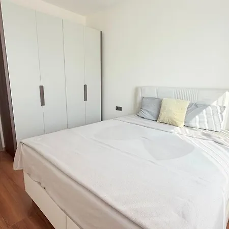 Sifir Muhtesem Havuzlu Aileye Oezel 1e1 Rezidans Aparthotel 3*