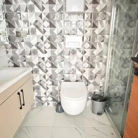 Sifir Muhtesem Havuzlu Aileye Oezel 1e1 Rezidans Alanya